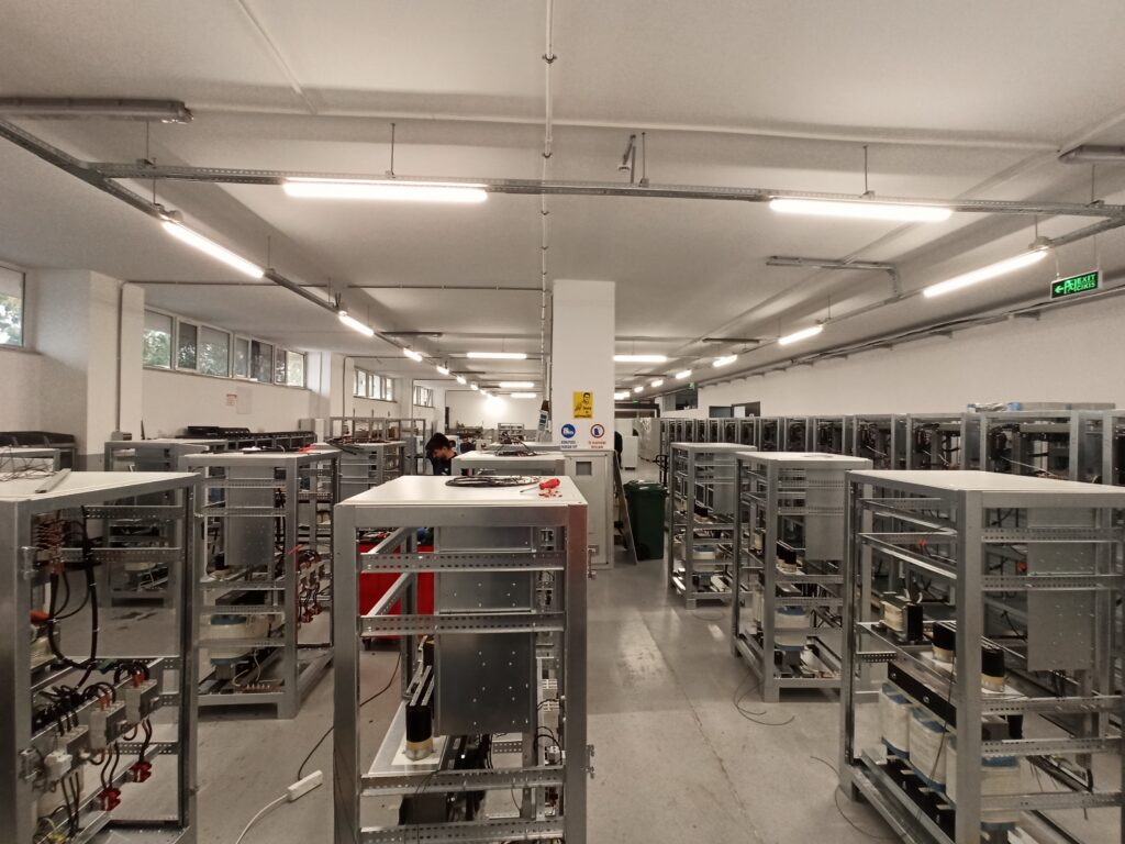 Industrial Power Supply solution ensuring continuous operation of critical equipment and automation networks